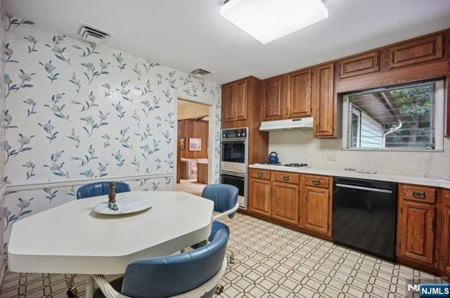 19 Bear Brook Lane, Livingston, NJ 07039