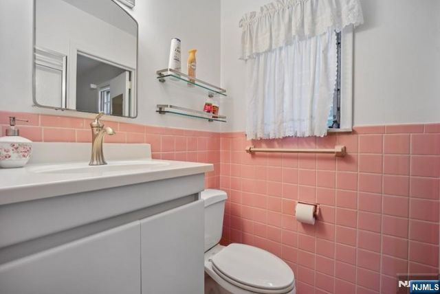 19 Bear Brook Lane, Livingston, NJ 07039