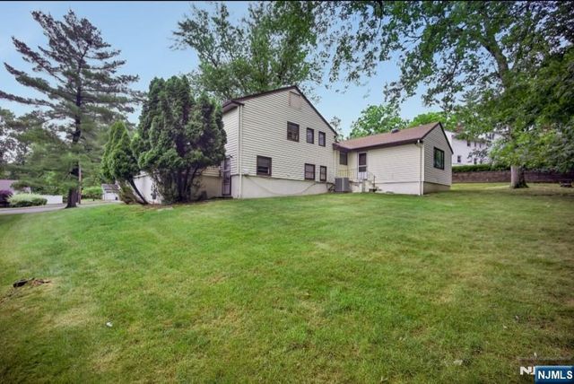 19 Bear Brook Lane, Livingston, NJ 07039