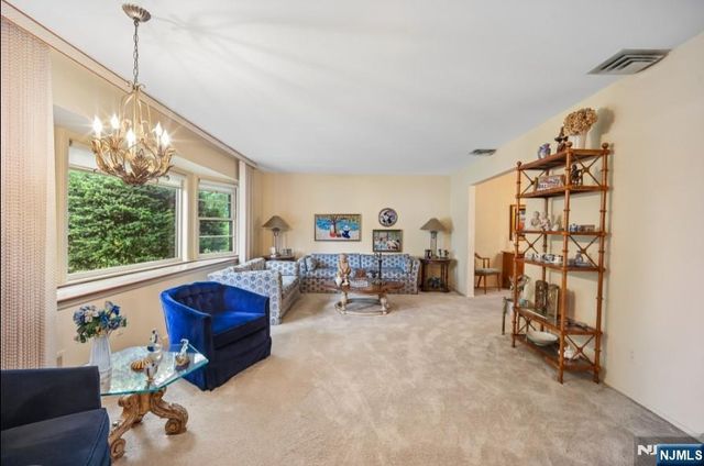 19 Bear Brook Lane, Livingston, NJ 07039
