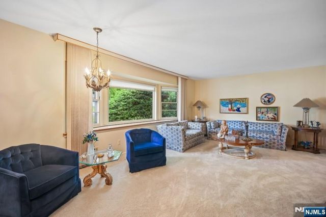 19 Bear Brook Lane, Livingston, NJ 07039