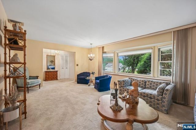 19 Bear Brook Lane, Livingston, NJ 07039
