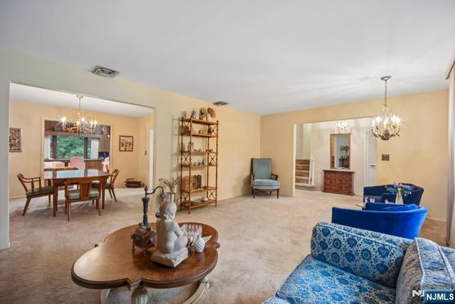 19 Bear Brook Lane, Livingston, NJ 07039