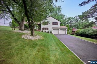 19 Bear Brook Lane, Livingston, NJ 07039
