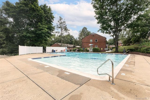 10 Fieldstone Drive 333, Hartsdale, NY 10530