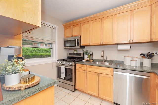 10 Fieldstone Drive 333, Hartsdale, NY 10530