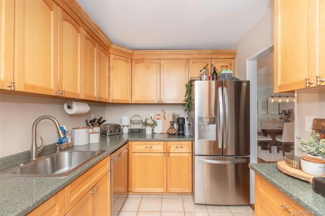 10 Fieldstone Drive 333, Hartsdale, NY 10530