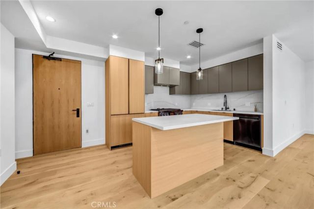 10352 Riverside Drive 203A, Toluca Lake, CA 91602