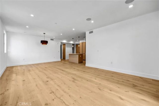 10352 Riverside Drive 203A, Toluca Lake, CA 91602