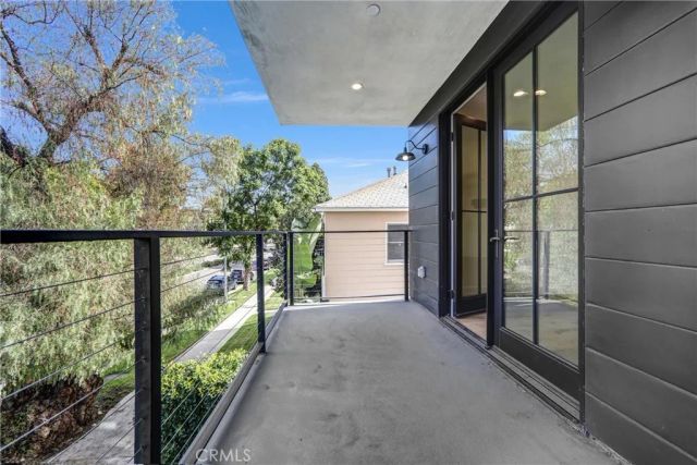 10352 Riverside Drive 203A, Toluca Lake, CA 91602