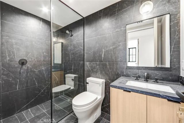 10352 Riverside Drive 203A, Toluca Lake, CA 91602