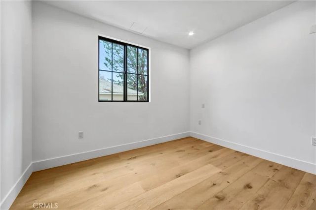 10352 Riverside Drive 203A, Toluca Lake, CA 91602