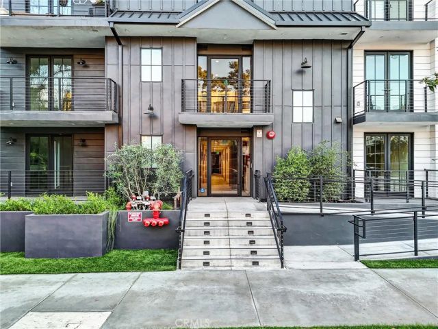 10352 Riverside Drive 203A, Toluca Lake, CA 91602