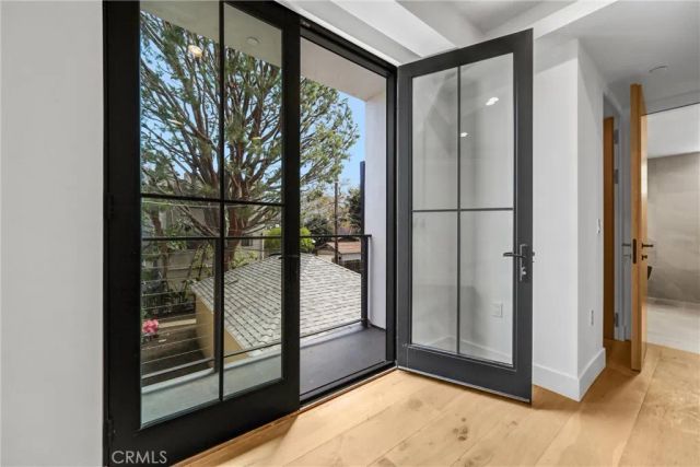 10352 Riverside Drive 203A, Toluca Lake, CA 91602