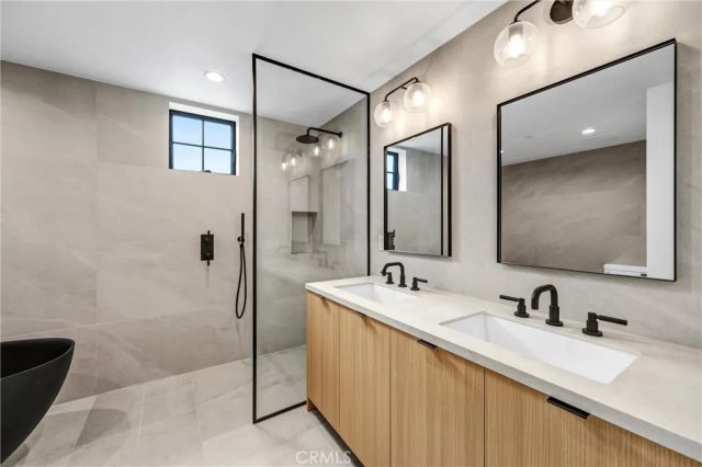 10352 Riverside Drive 203A, Toluca Lake, CA 91602