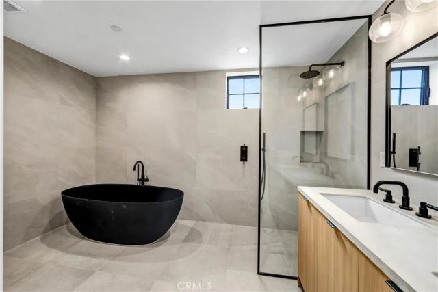 10352 Riverside Drive 203A, Toluca Lake, CA 91602