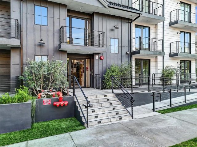 10352 Riverside Drive 203A, Toluca Lake, CA 91602