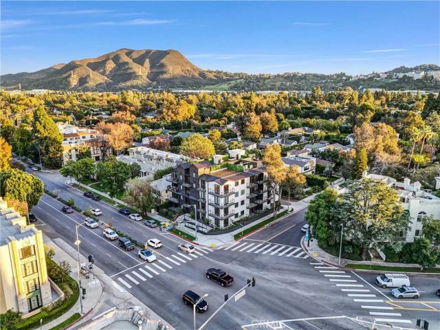 10352 Riverside Drive 203A, Toluca Lake, CA 91602