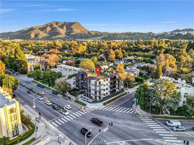 10352 Riverside Drive 203A, Toluca Lake, CA 91602