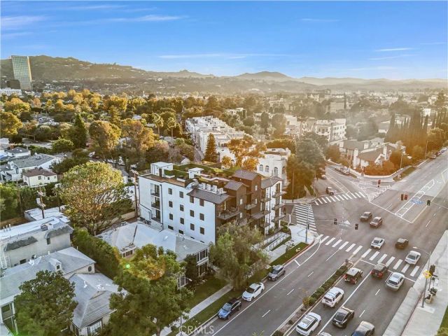 10352 Riverside Drive 203A, Toluca Lake, CA 91602