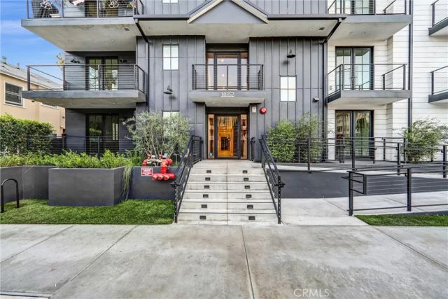 10352 Riverside Drive 203A, Toluca Lake, CA 91602