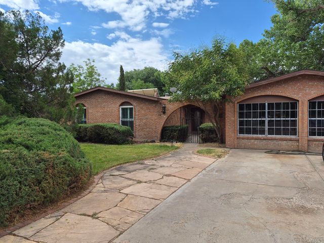 1020 Stuart Road NW, Albuquerque, NM 87114