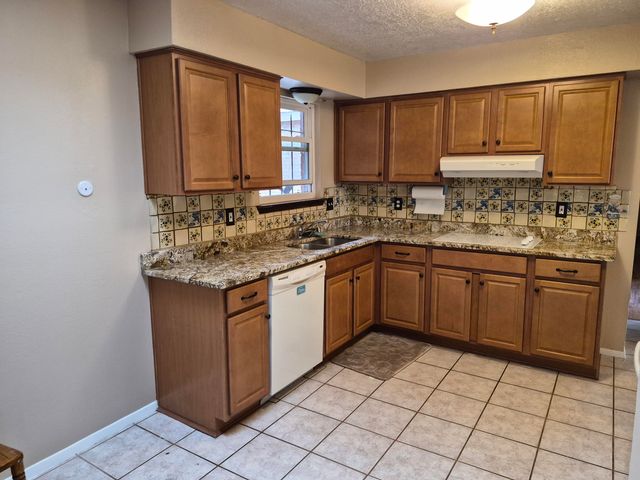 1020 Stuart Road NW, Albuquerque, NM 87114