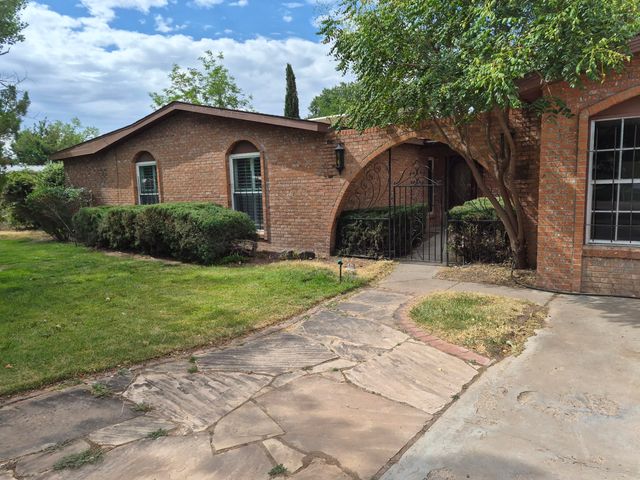1020 Stuart Road NW, Albuquerque, NM 87114