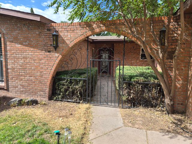 1020 Stuart Road NW, Albuquerque, NM 87114