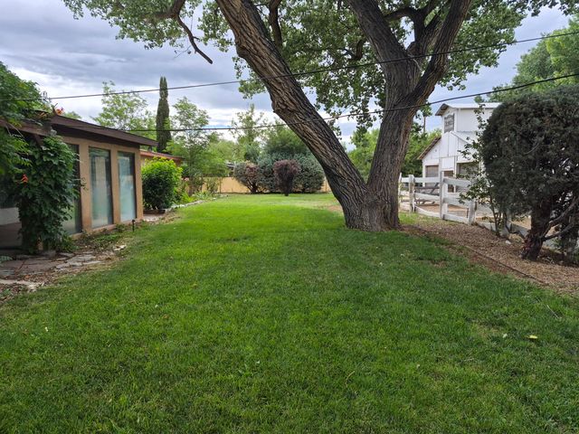 1020 Stuart Road NW, Albuquerque, NM 87114