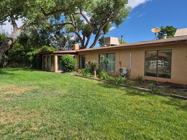 1020 Stuart Road NW, Albuquerque, NM 87114
