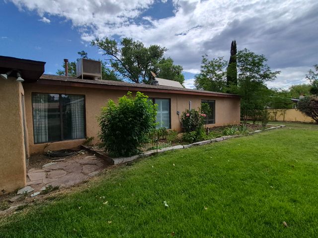 1020 Stuart Road NW, Albuquerque, NM 87114