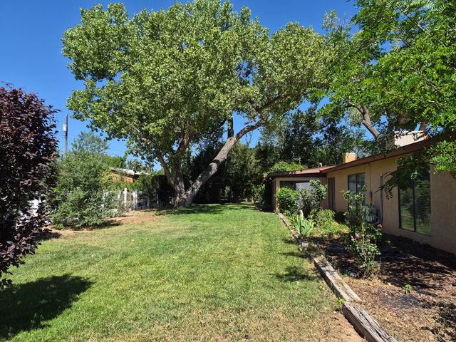 1020 Stuart Road NW, Albuquerque, NM 87114