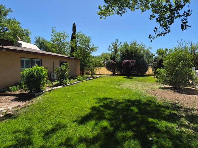1020 Stuart Road NW, Albuquerque, NM 87114