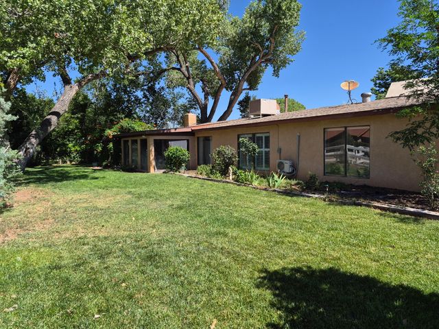 1020 Stuart Road NW, Albuquerque, NM 87114