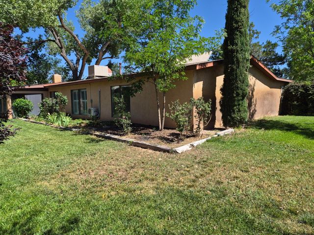 1020 Stuart Road NW, Albuquerque, NM 87114