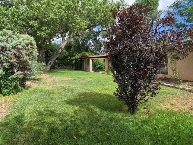 1020 Stuart Road NW, Albuquerque, NM 87114