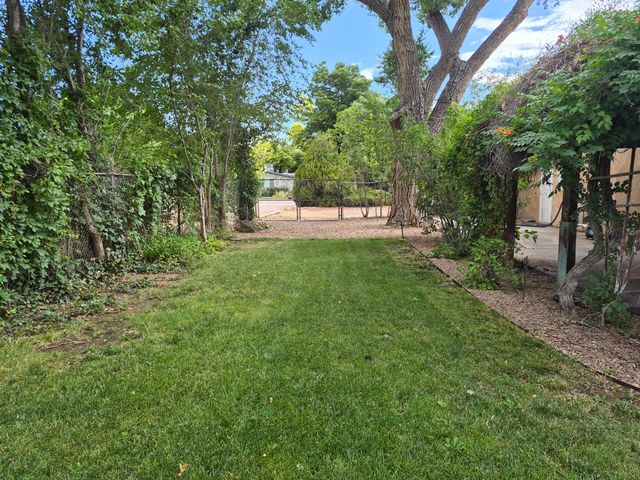 1020 Stuart Road NW, Albuquerque, NM 87114