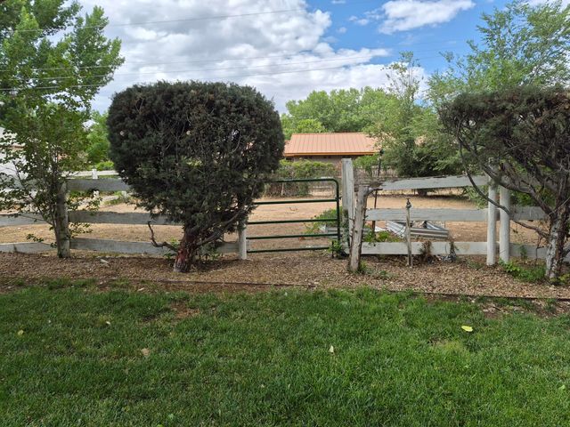 1020 Stuart Road NW, Albuquerque, NM 87114