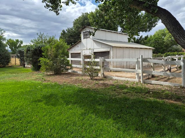 1020 Stuart Road NW, Albuquerque, NM 87114