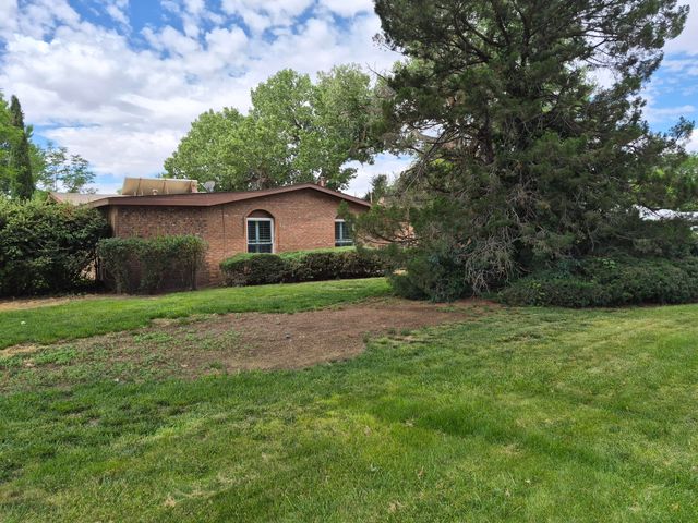 1020 Stuart Road NW, Albuquerque, NM 87114