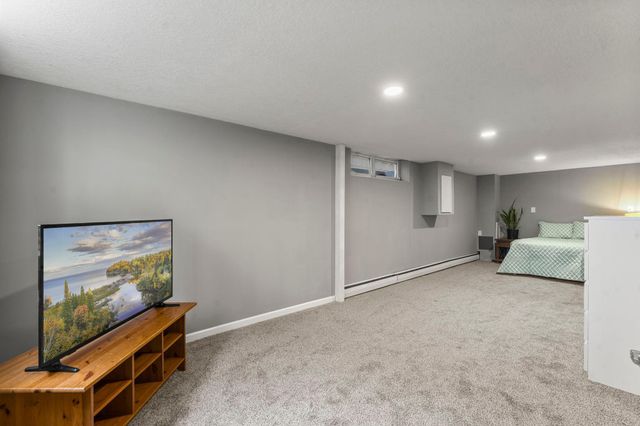 7008 35th Avenue N, Crystal, MN 55427