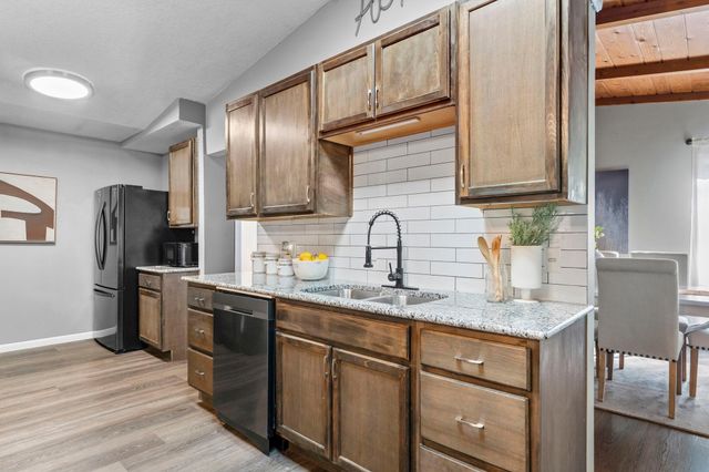 7008 35th Avenue N, Crystal, MN 55427