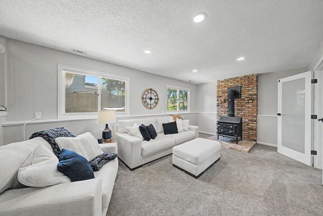 412 25th Avenue SW, Altoona, IA 50009