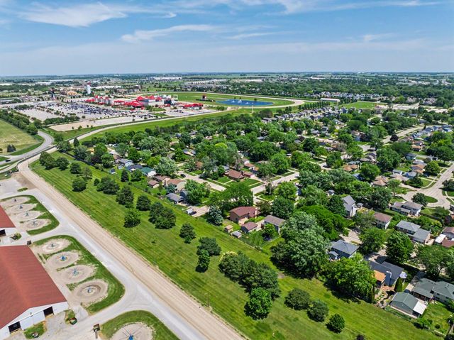 412 25th Avenue SW, Altoona, IA 50009