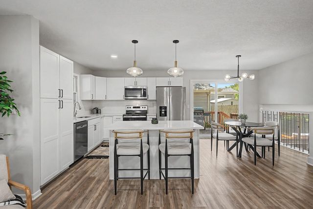 412 25th Avenue SW, Altoona, IA 50009