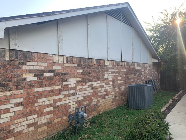 2744 Meadow Green, Bedford, TX 76021