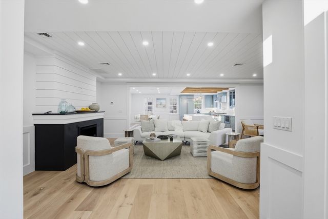 2 Mariner Way, Nantucket, MA 02554