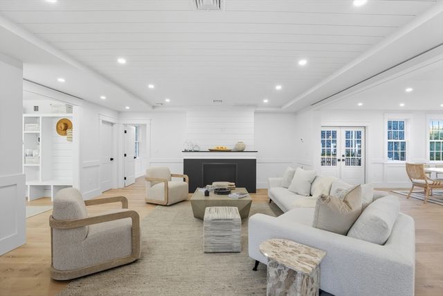 2 Mariner Way, Nantucket, MA 02554