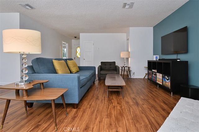 5822 Norwich Ave., Sherman Oaks, CA 91411